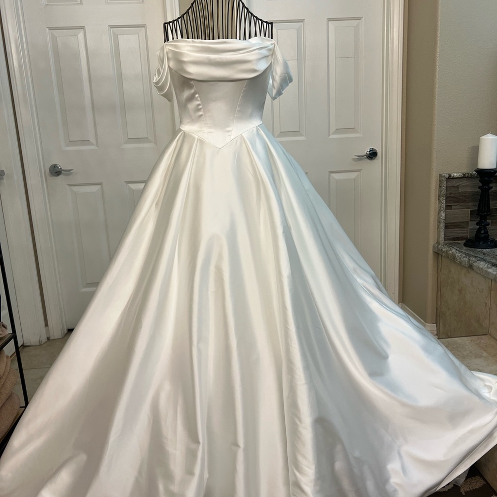 Elegant Off-Shoulder White Wedding Dress